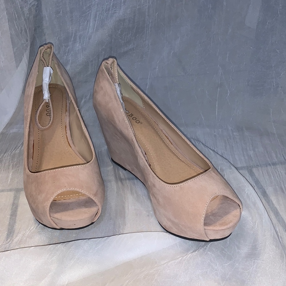 Nude wedges
